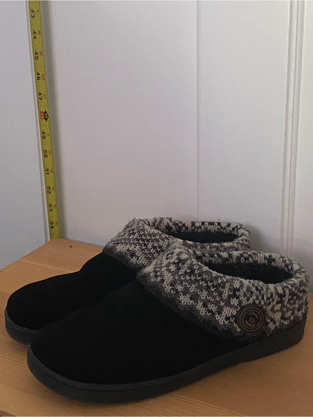 Clarks slippers in black, suede with knit trim